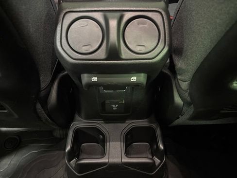 Used 2024 Jeep Wrangler Unlimited Rubicon w/ Convenience Group AWD/4WD image 31