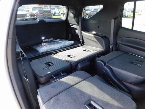 New 2026 Chevrolet Traverse RS w/ LPO, Floor Liner Package FWD image 32