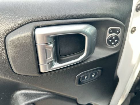 Used 2022 Jeep Gladiator Sport AWD/4WD image 13