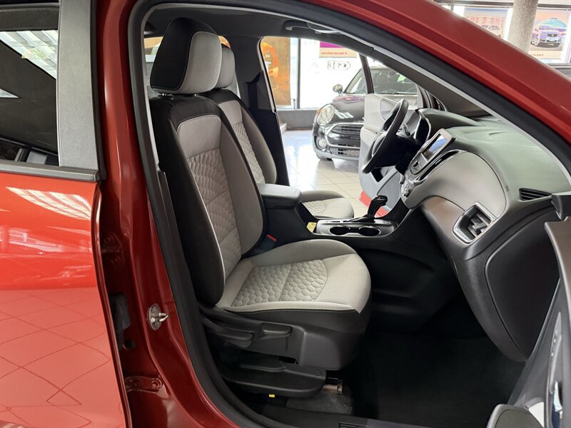 Used 2020 Chevrolet Equinox LS w/ LS Convenience Package AWD/4WD image 27