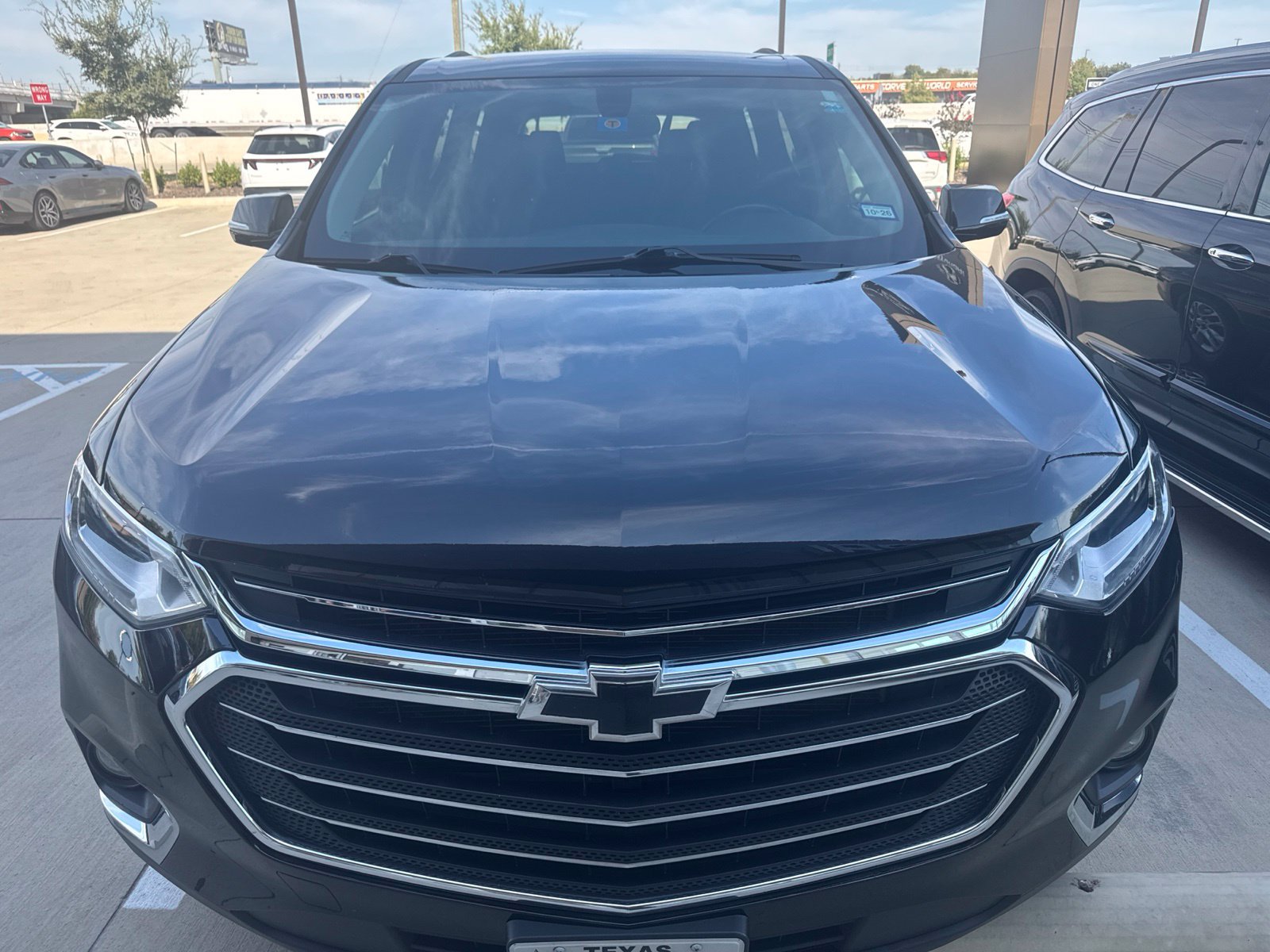 Used 2020 Chevrolet Traverse LT FWD image 2