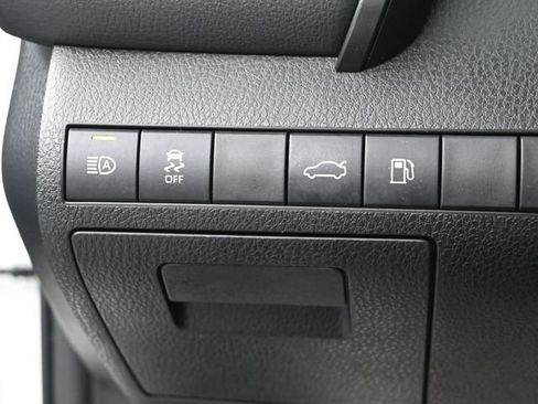 Used 2018 Toyota Camry SE w/ Moonroof Package image 13