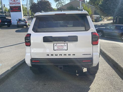 Certified 2025 Toyota 4Runner TRD Off-Road AWD/4WD image 4