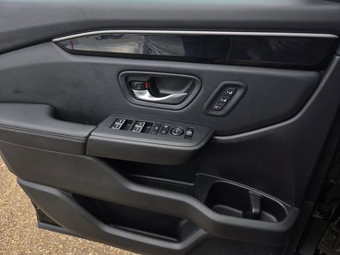 Used 2025 Honda Pilot EX-L image 16