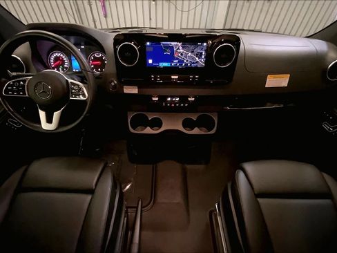 Used 2021 Mercedes-Benz Sprinter 2500 image 16