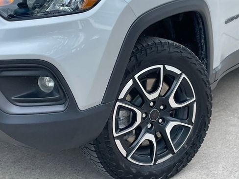 Used 2025 Jeep Compass Trailhawk AWD/4WD image 8