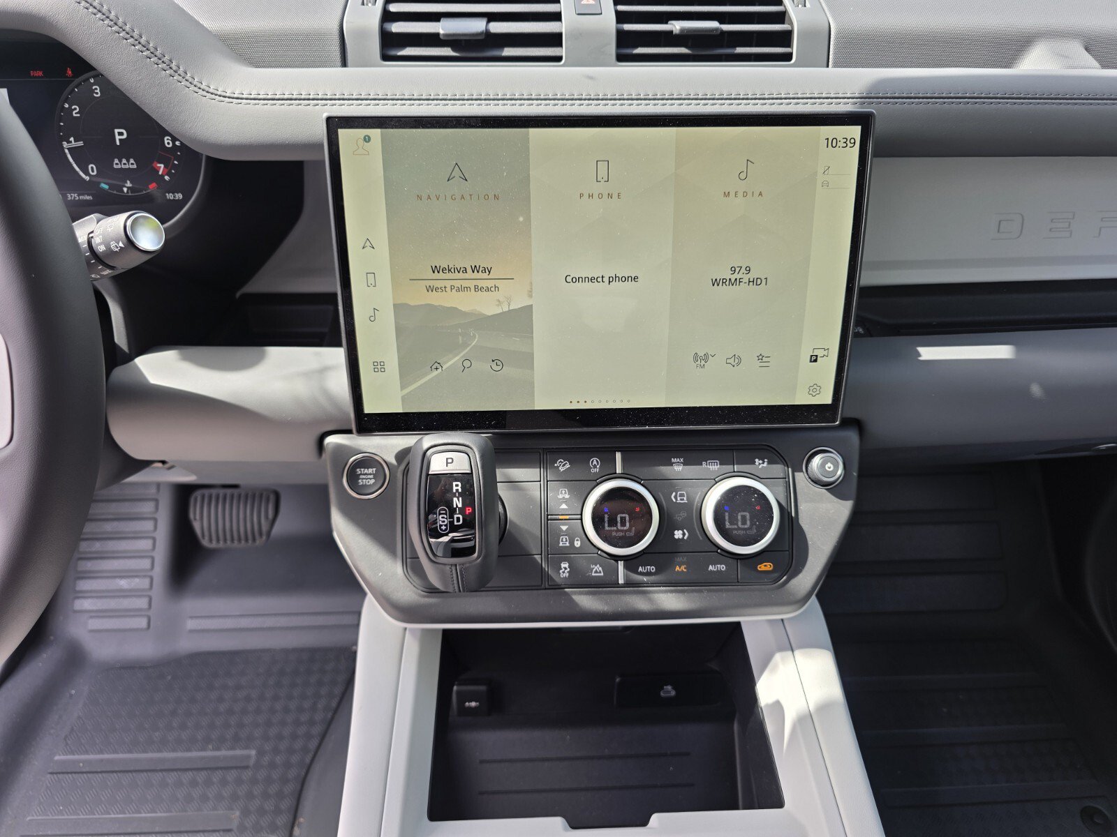 New 2026 Land Rover Defender 110 X-Dynamic SE AWD/4WD image 16
