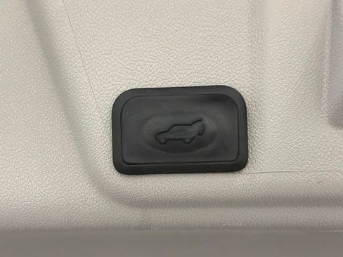 Used 2016 Buick Enclave Leather AWD/4WD image 9