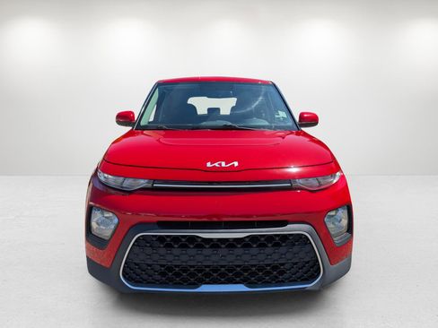 Used 2022 Kia Soul LX image 2