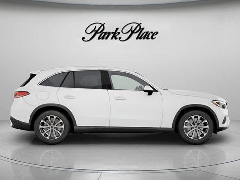 Used 2026 Mercedes-Benz GLC 300 image 28