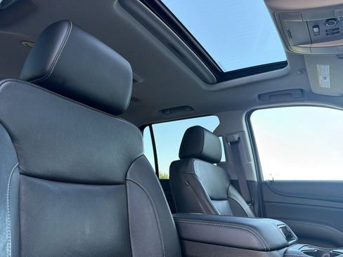 Used 2017 GMC Yukon SLT AWD/4WD image 18