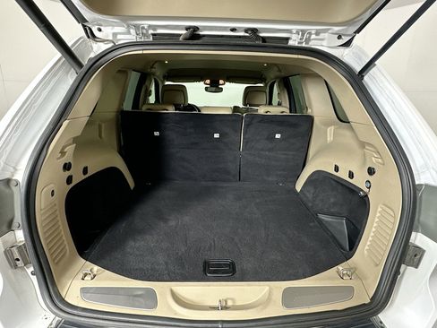 Used 2018 Jeep Grand Cherokee Limited image 26