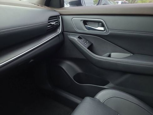 Certified 2022 Nissan Rogue Platinum w/ Head-Up Display Package image 22