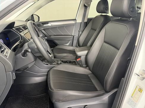 Used 2022 Volkswagen Tiguan SE AWD/4WD image 11