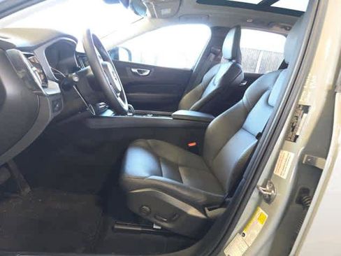 Used 2025 Volvo XC60 B5 Plus image 7