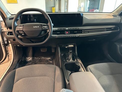 Used 2025 Kia K4 LXS image 33