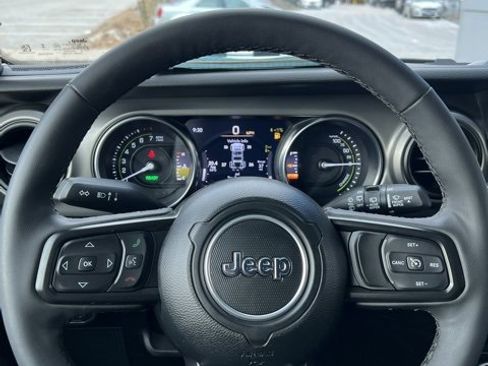 Used 2023 Jeep Wrangler Unlimited w/ Cold Weather Group image 34