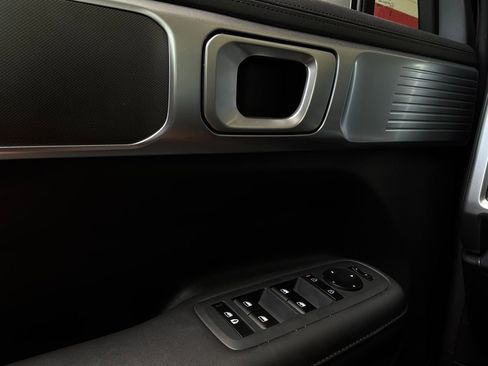 Used 2025 Hyundai Santa Fe SEL FWD image 22