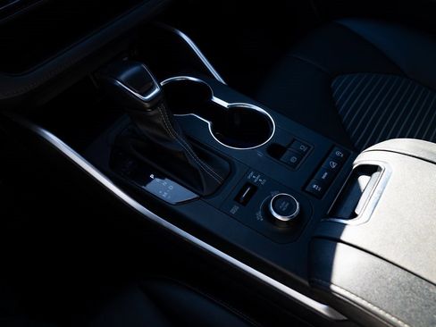 Used 2021 Toyota Highlander XSE image 16