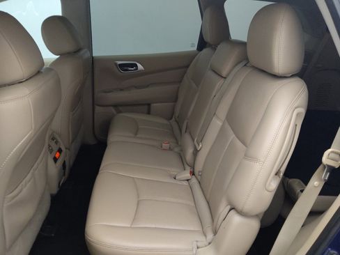 Used 2017 Nissan Pathfinder Platinum image 18