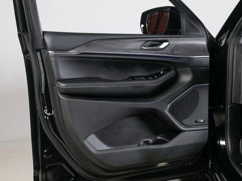 Used 2023 Jeep Grand Cherokee Overland image 28