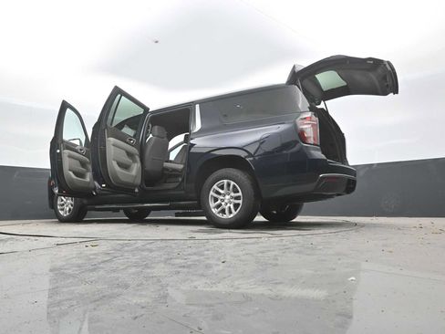 Used 2022 Chevrolet Suburban LS AWD/4WD image 57