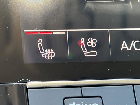 Certified 2023 Audi Q7 Premium Plus image 32