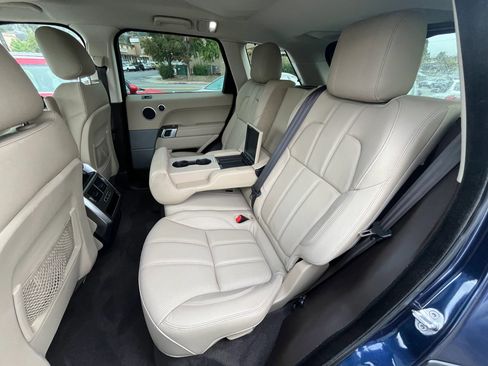 Used 2015 Land Rover Range Rover Sport SE image 17