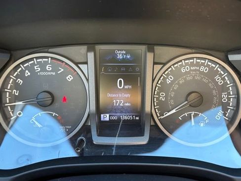 Used 2016 Toyota Tacoma TRD Sport w/ Towing Package image 10