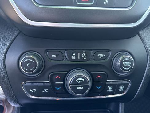 Certified 2022 Jeep Cherokee Trailhawk w/ Sun, Sound & Nav Group image 23