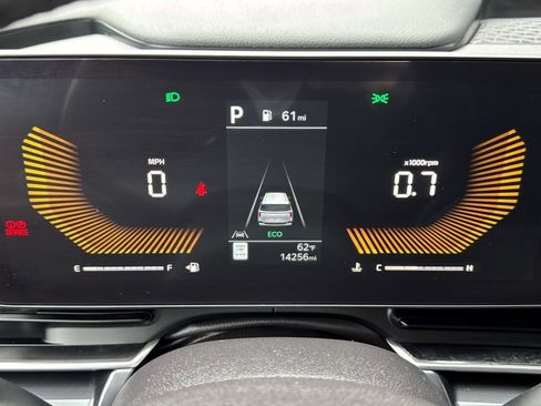 Used 2025 Kia Carnival image 5