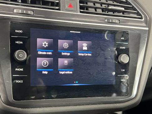 Used 2022 Volkswagen Tiguan SE image 32