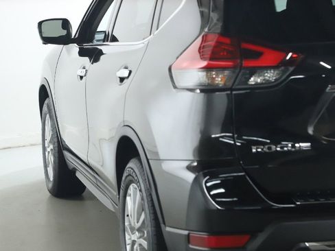 Used 2017 Nissan Rogue SV w/ SV Premium Package AWD/4WD image 42