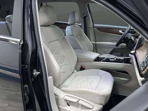 Used 2024 Volkswagen Atlas SE w/ Black Wheel Package image 24