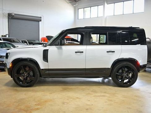 Used 2023 Land Rover Defender 110 X-Dynamic SE image 7