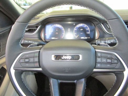 New 2025 Jeep Grand Cherokee L Limited w/ Luxury Tech Group II image 34