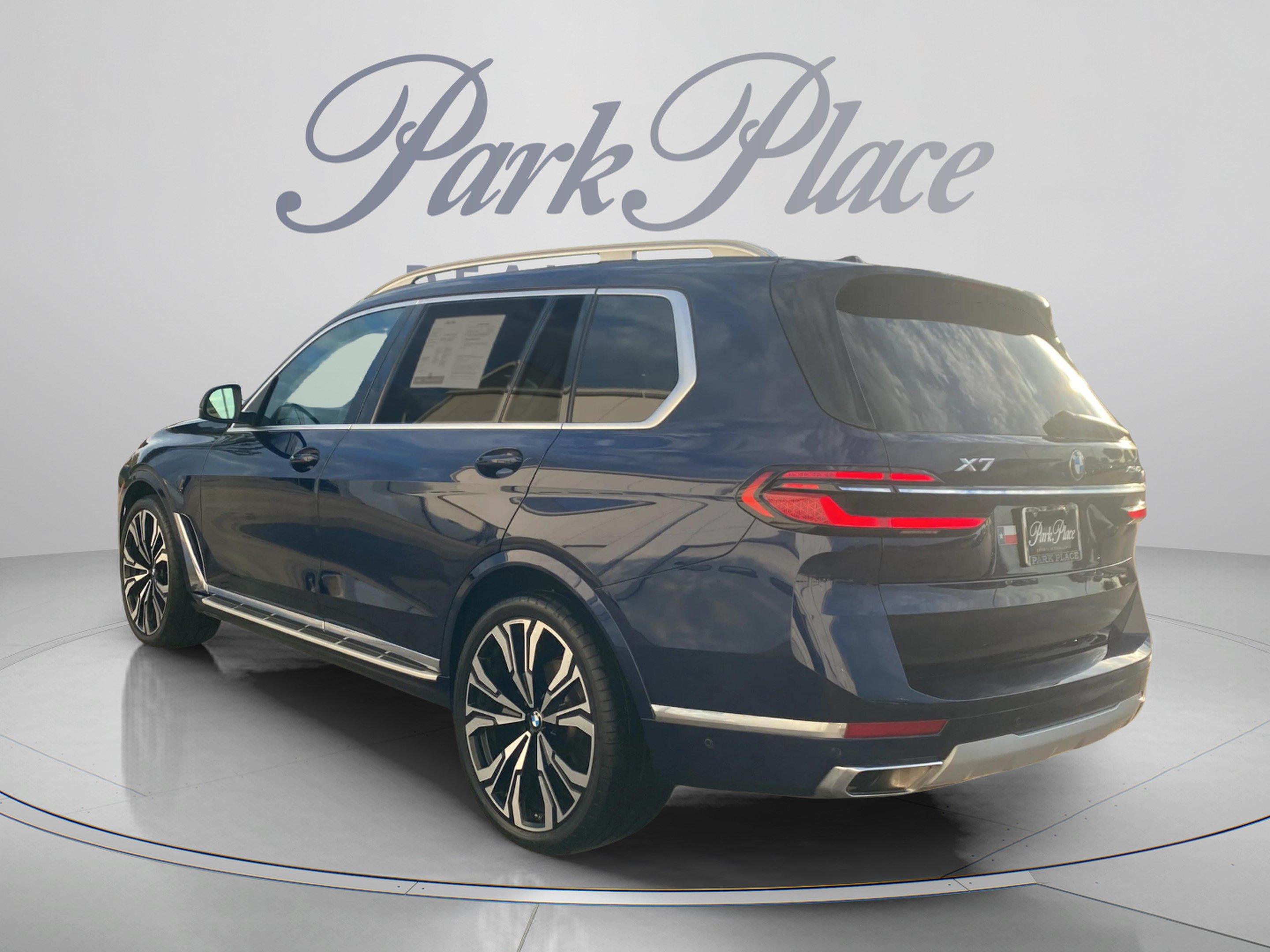 Used 2024 BMW X7 xDrive40i w/ Premium Package AWD/4WD image 3
