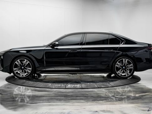Used 2025 BMW i7 xDrive60 w/ Executive Package AWD/4WD image 7