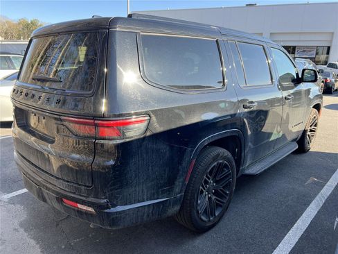 Used 2024 Jeep Wagoneer Series II image 5