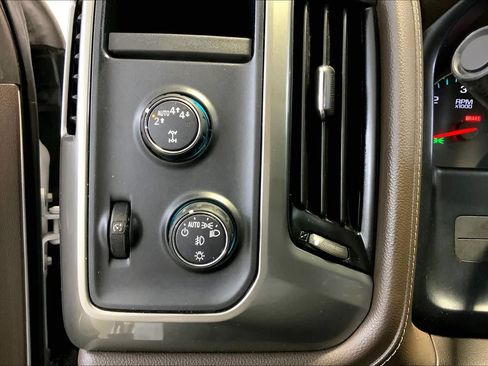 Used 2018 Chevrolet Silverado 1500 LTZ AWD/4WD image 34