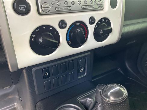 Used 2014 Toyota FJ Cruiser 4WD w/ Convenience Package image 33