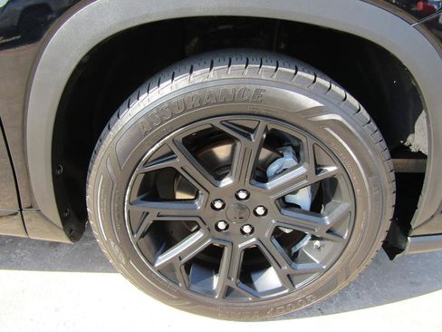 Used 2022 Toyota Highlander L FWD image 7