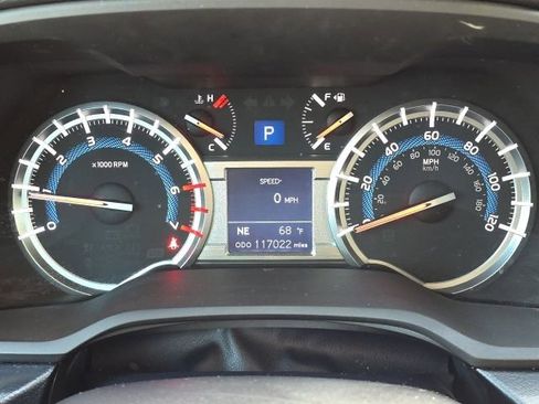 Used 2017 Toyota 4Runner SR5 AWD/4WD image 24