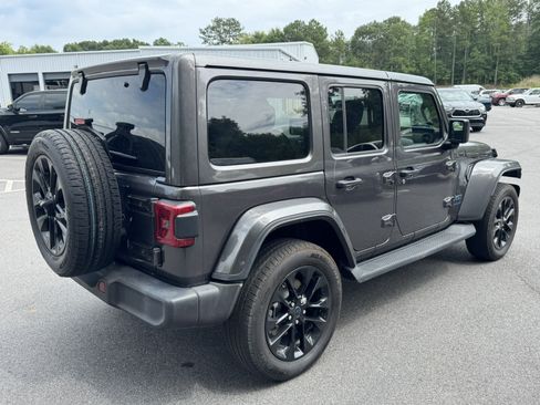 Used 2025 Jeep Wrangler Unlimited Sahara AWD/4WD image 5