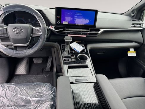 New 2026 Toyota Sienna XLE Woodland Edition image 10