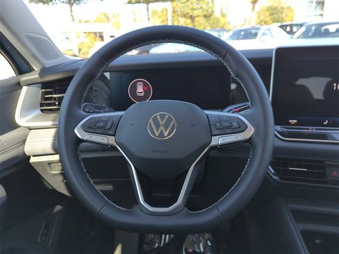 New 2026 Volkswagen Tiguan SE image 26