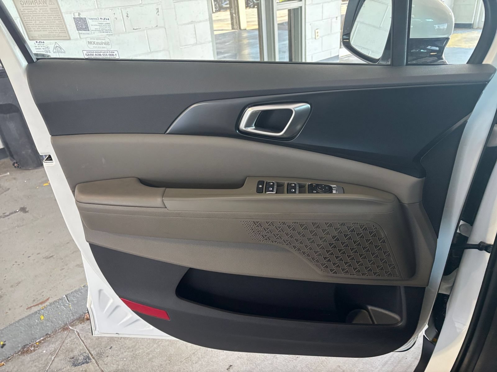 Used 2026 Kia Carnival FWD image 18