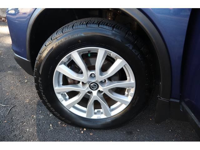 Used 2017 Nissan Rogue SV w/ Sun & Sound Touring Package AWD/4WD image 15