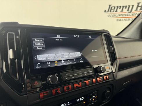 Used 2025 Nissan Frontier PRO-4X AWD/4WD image 15