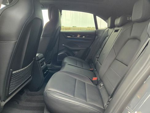 Certified 2025 Porsche Macan Electric image 32